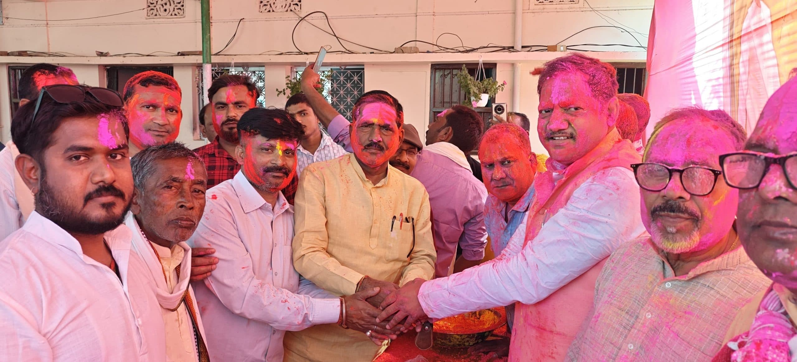 होली मिलन समारोह में लोगों ने जमकर मचाया धमाल