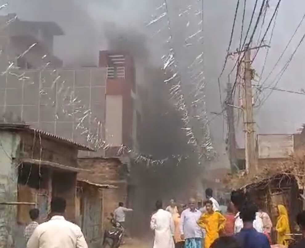 नाश्ता व चाय की दुकान में लगी आग