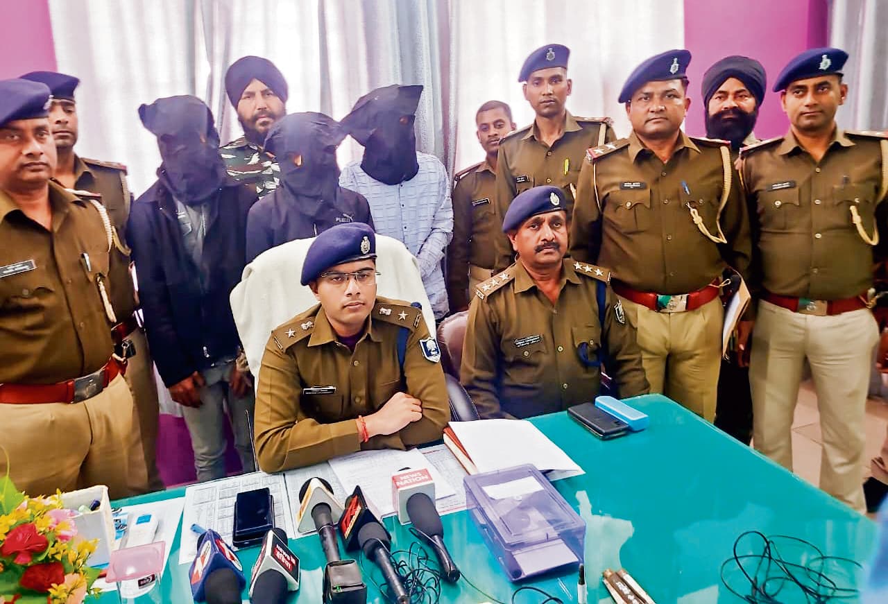 Chhapra News : बैंक लूट की योजना बना रहे तीन अपराधी हथियार के साथ गिरफ्तार