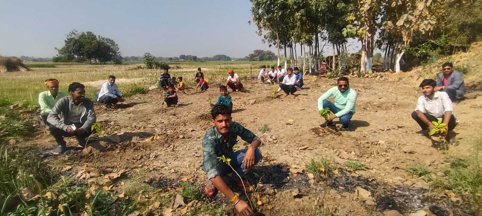 साइकिल यात्रा विचार मंच ने बाबा कोकिलचंद मंदिर में लगाये पौधे