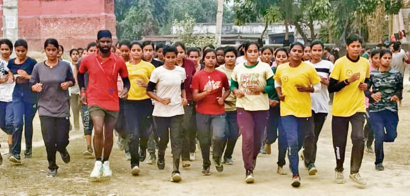 Chhapra News : होमगार्ड की नौकरी के लिए युवाओं में जोश, घोषणा होते ही फिजिकल की तैयारी में जुटे