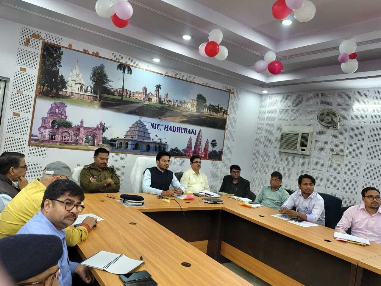 Madhubani News : डीएम ने होली में डीजे बजाने वालों पर कार्रवाई का दिया निर्देश