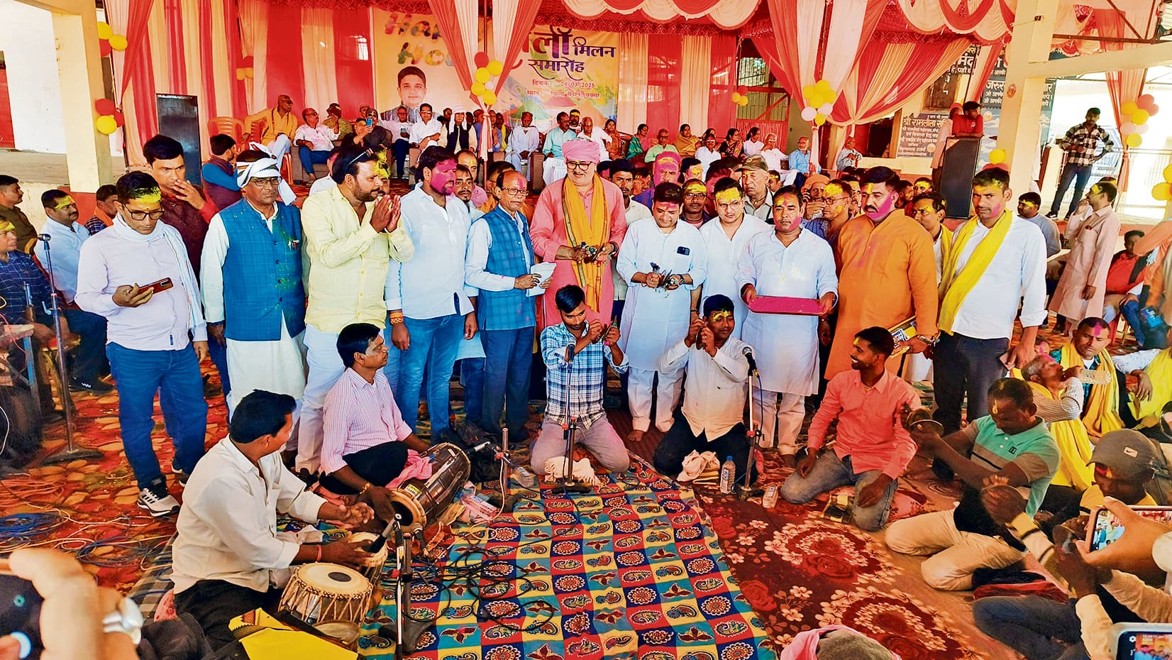 Buxar News: होली के बहाने टूटी दलगत दीवार