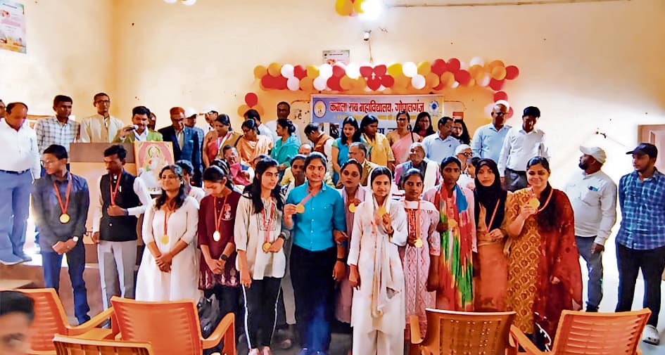 Gopalganj News  : स्वतंत्रता सेनानी के साथ शिक्षा प्रेमी थे कमला बाबू : डॉ अशोक