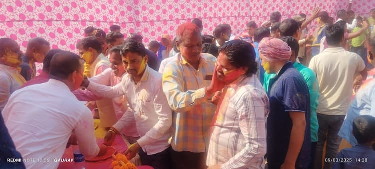 Giridih News :तेली समाज कल्याण समिति ने किया होली मिलन समारोह