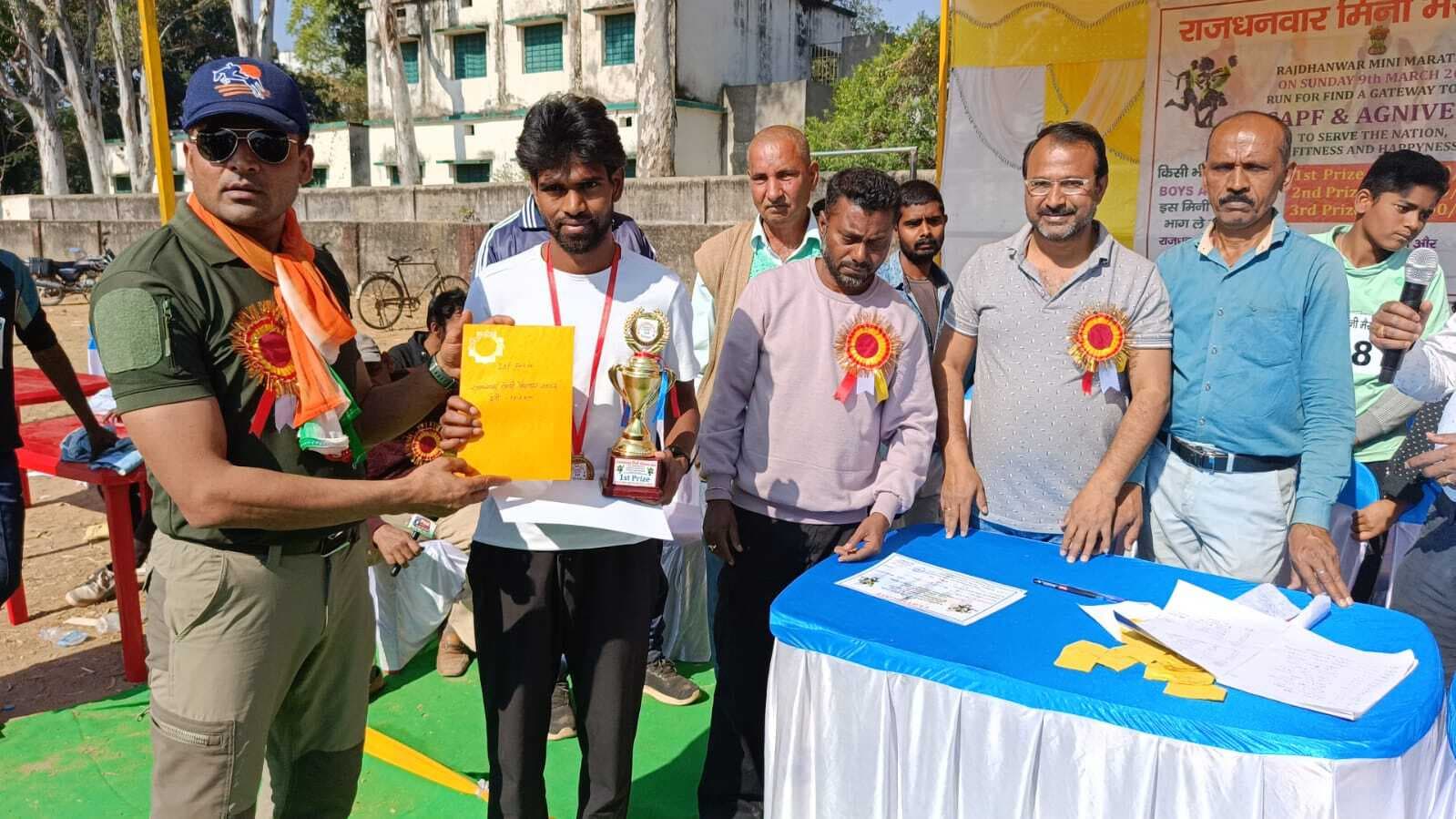 Giridih News: पवन सिंह ने जीती मिनी मैराथन दौड़