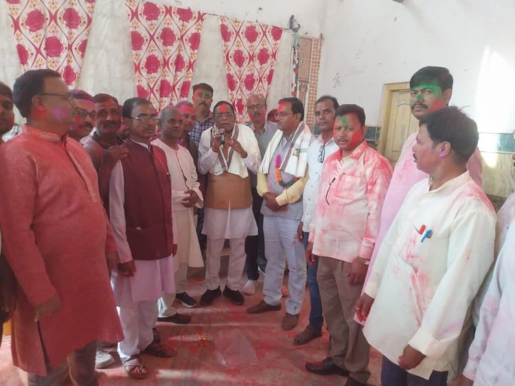 Giridih News :मोदी समाज सेवा का पारिवारिक होली मिलन समारोह