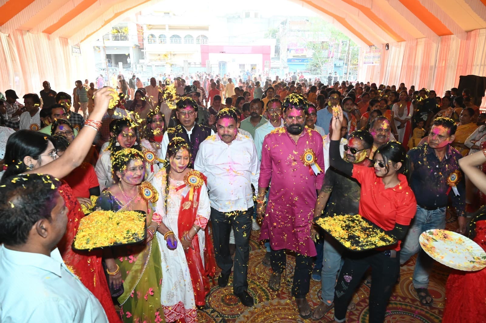 होली के रंग में सराबोर होने लगी उपराजधानी