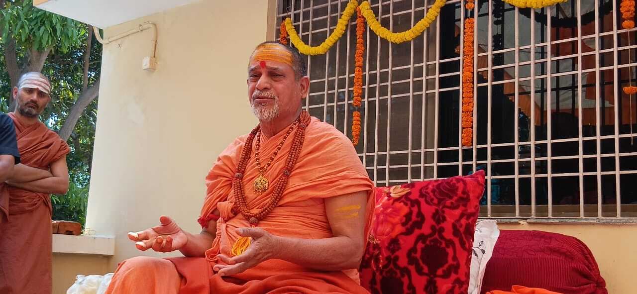 Chaibasa News : सनातनी मंदिर खोज नहीं रहे, जो मिल रहे हैं वो हमारा है : शंकराचार्य