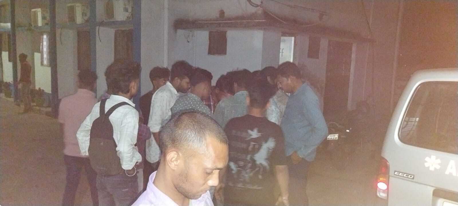 Seraikela News : ड्यूटी से घर के लिए निकला खरसावां का युवक रेल लाइन पर मृत मिला, परिजनों ने हत्या का आरोप लगाया़