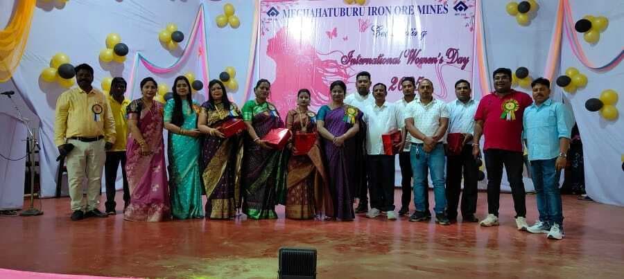 West Singhbhum news : अपने हक के प्रति जागरूक हों महिलाएं : स्टेला सेलबम