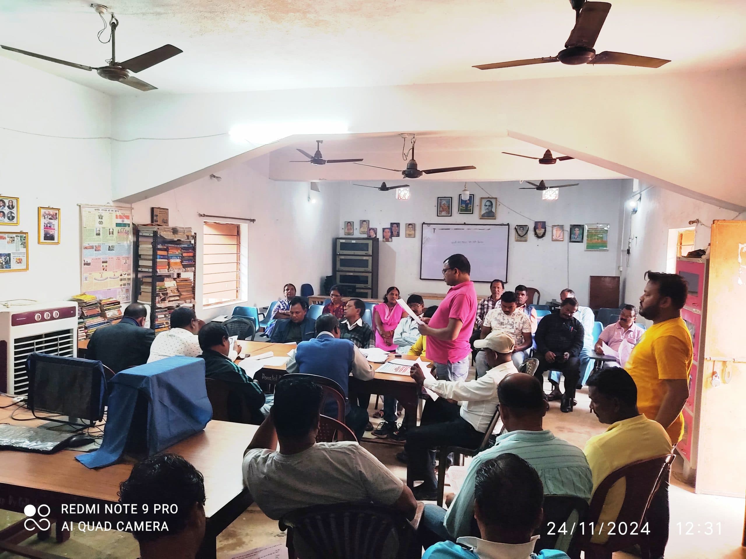 West Singhbhum news : खद्दी फग्गू त्योहार पर इष्ट देव को साल के फल, फूल व पत्तियां करेंगे अर्पण