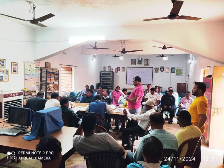 West Singhbhum news : खद्दी फग्गू त्योहार पर इष्ट देव को साल के फल, फूल व पत्तियां करेंगे अर्पण