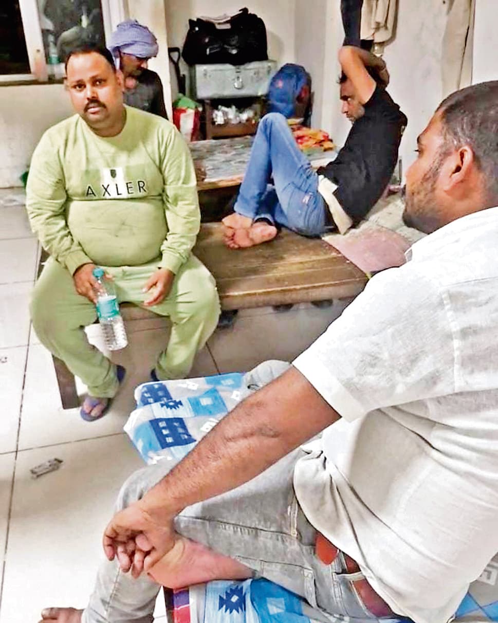 Ranchi News : अधिक कीमत पर बेच रहे थे शराब, कर्मचारी व कंपनी पर जुर्माना