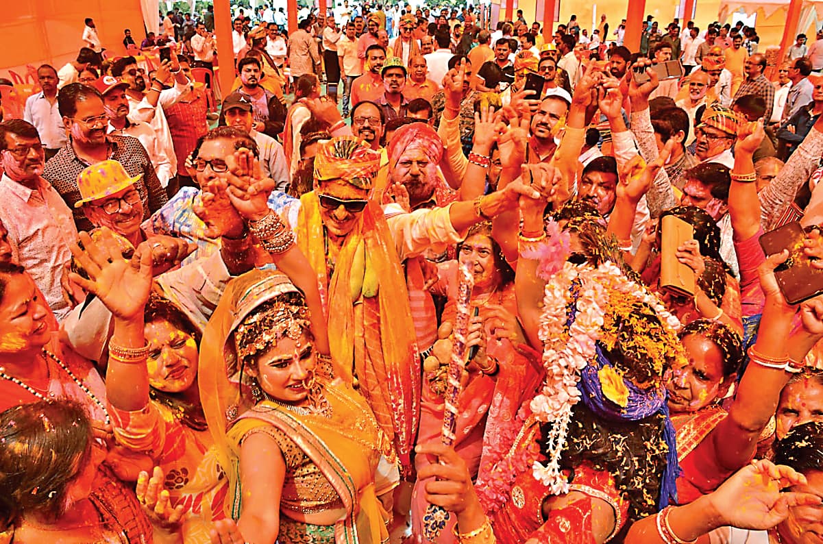 ranchi news : केंद्रीय रक्षा राज्यमंत्री संजय सेठ के रांची आवास पर नमो श्री होली मिलन समारोह