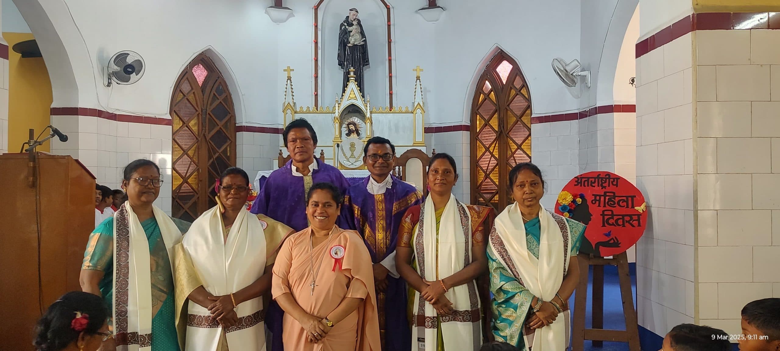 Dhanbad News:हम तो जलते दीप हैं प्रभु यीशु के...