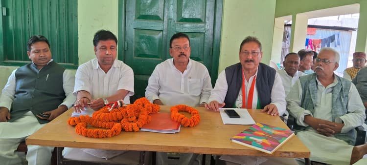 जिला कांग्रेस कमेटी की हुई बैठक, संगठन मजबूती पर किया गया विचार विमर्श