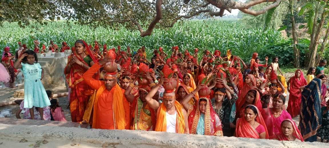 रामधुनी महायज्ञ को लेकर निकाली गयी कलश शोभायात्रा