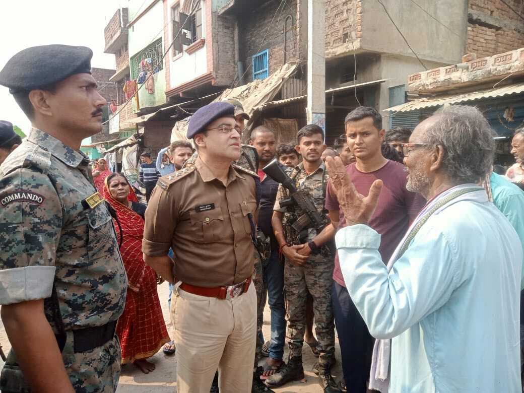 दिवंगत भाकपा नेता के वृद्ध पत्नी की धारदार हथियार से की हत्या, विरोध में सड़क जाम