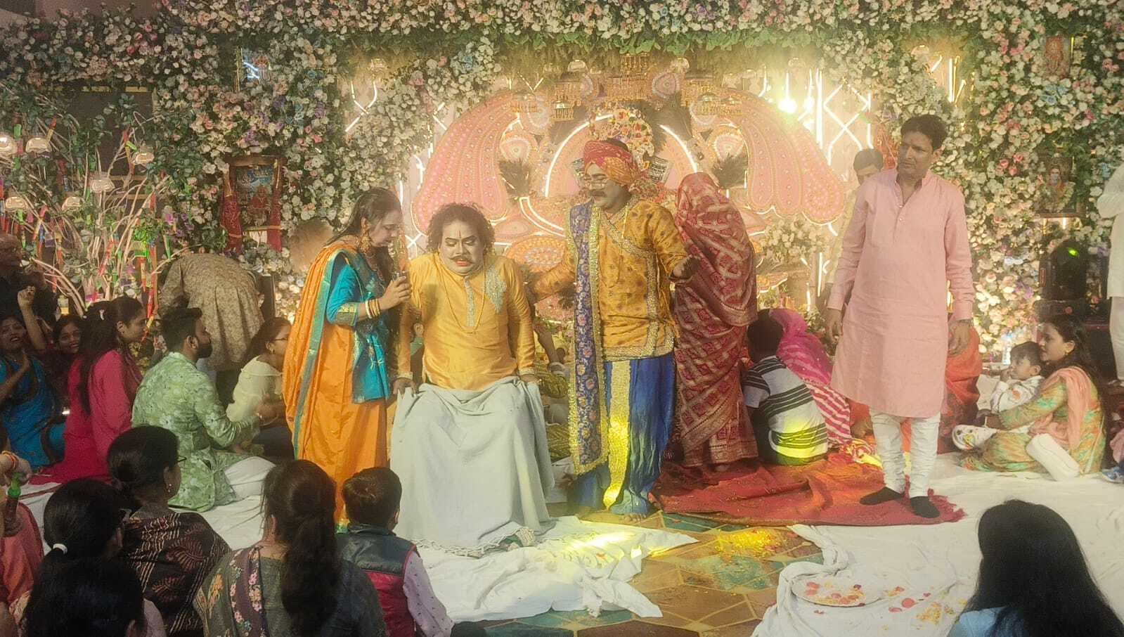 ...तीन बाण के धारी तीनों बाण चलाओ ना..., मुश्किल में है दास तेरा अब जल्दी आओ ना