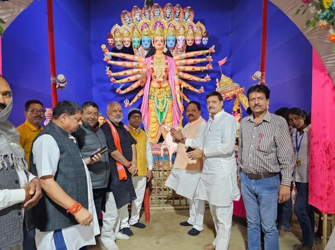 यज्ञ में पहुंचे सांसद, की सुख-समृद्धि की कामना