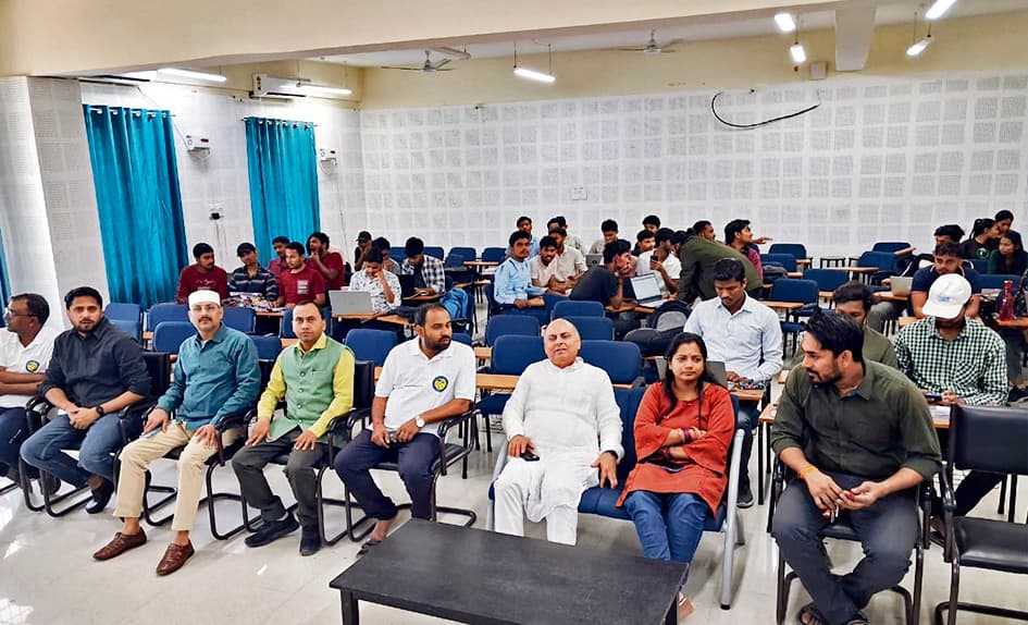 hajipur news. उद्याेग जगत में क्रांतिकारी बदलाव ला रहा इंटरनेट ऑफ थिंग्स : प्राचार्य