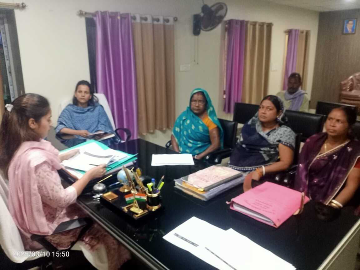 न्यायमित्र व ग्राम कचहरी सचिव के साथ बीडीओ ने की बैठक