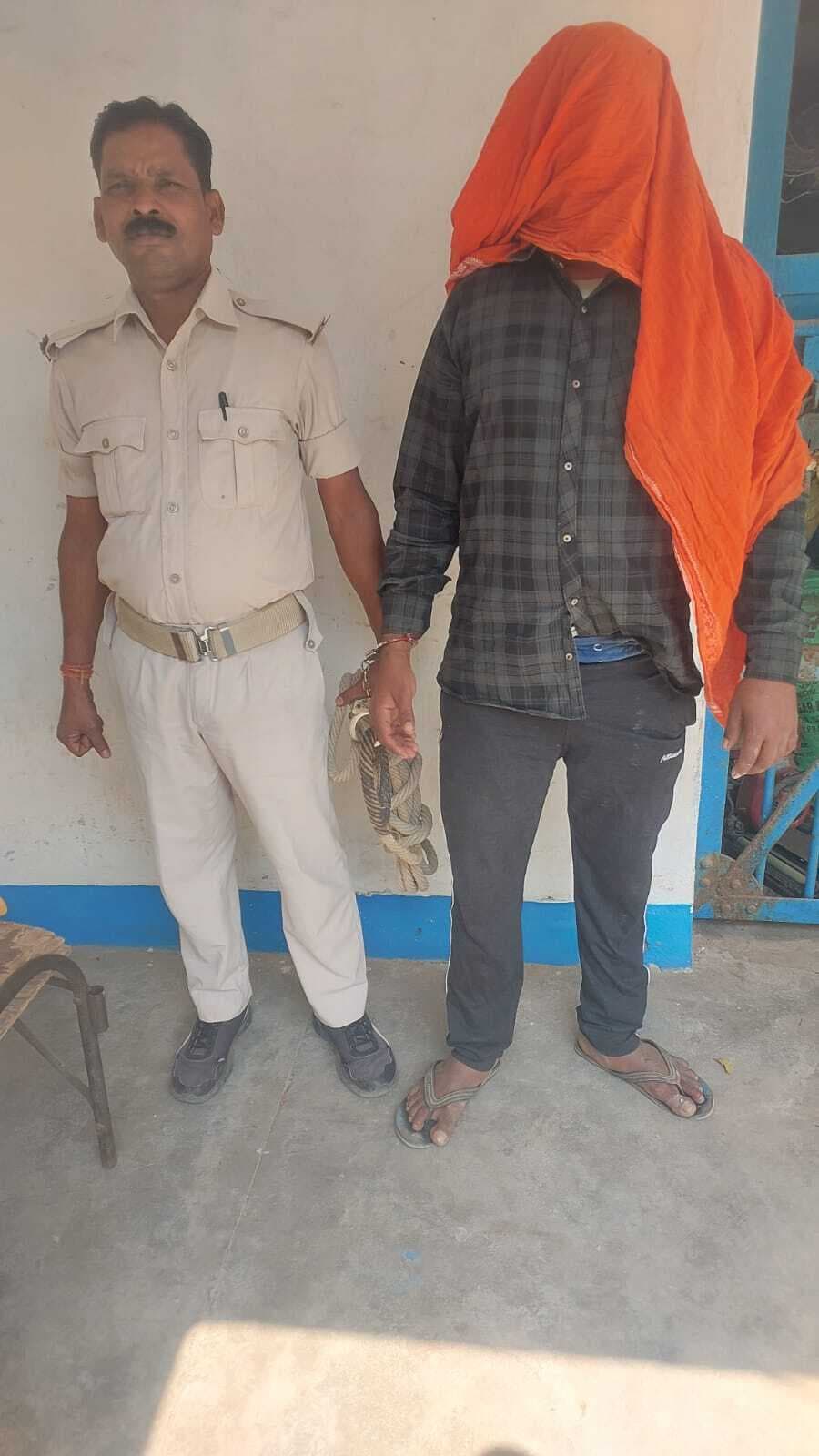 मारपीट व रंगदारी के आरोपी को पुलिस ने गिरफ्तार