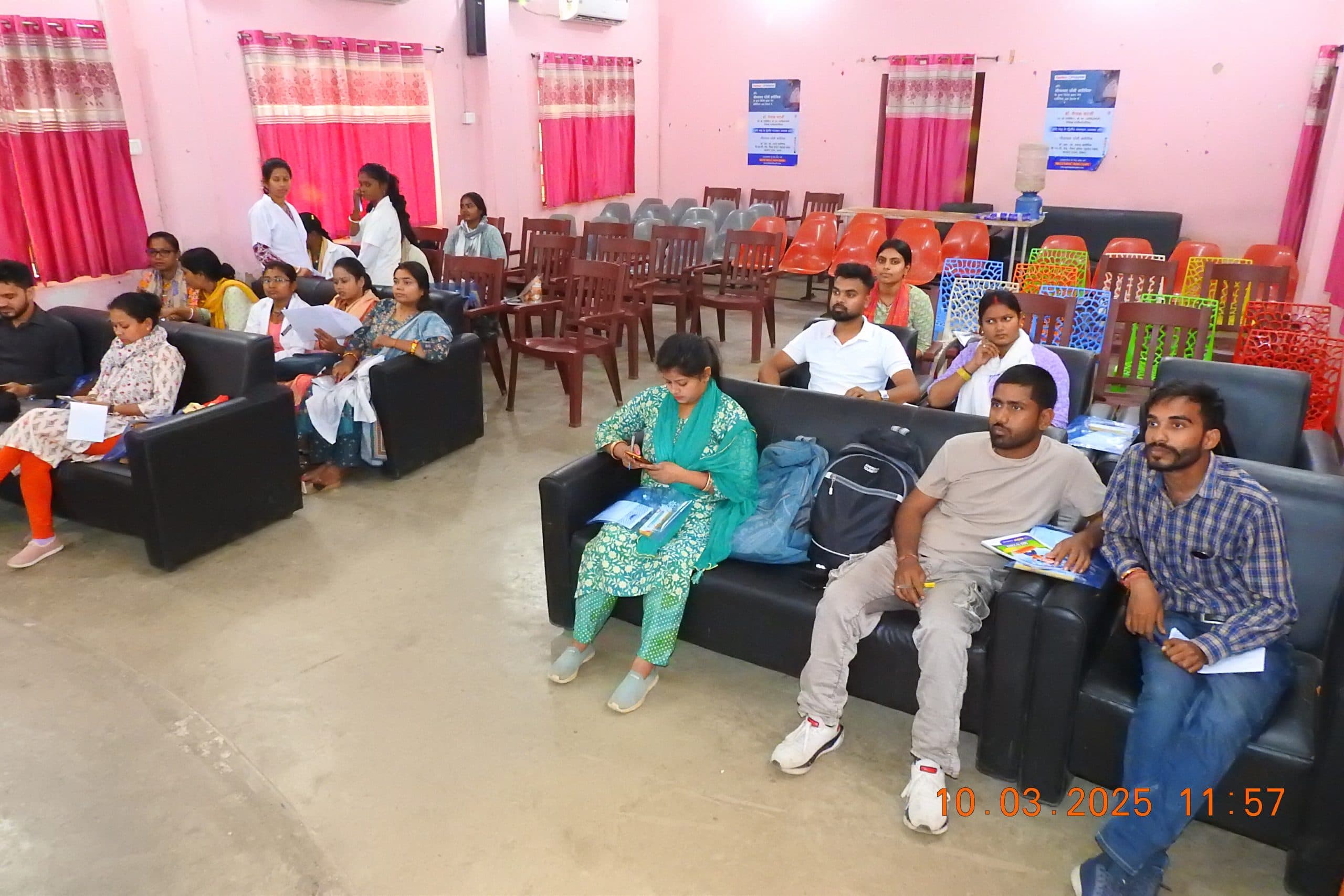 Deoghar News : बुजुर्गों को अकेले घर बाहर नहीं जाने दें : डॉ मनीष