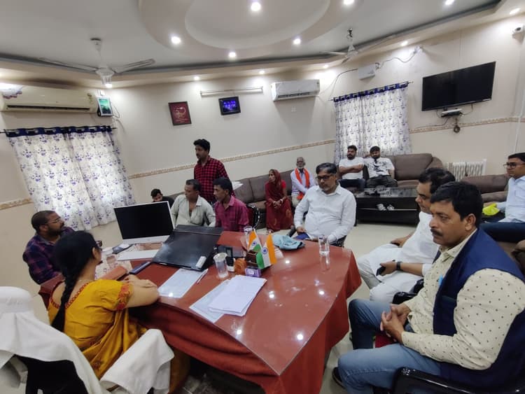 जनता दरबार में 48 फरियादियों ने मेयर से लगायी गुहार