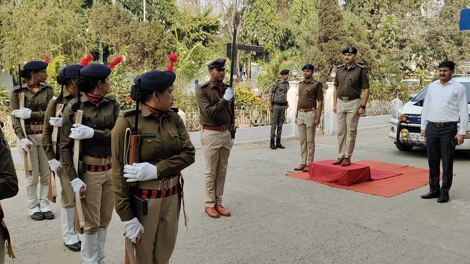 होली को लेकर डीआईजी ने पुलिस पदाधिकारी के साथ की बैठक