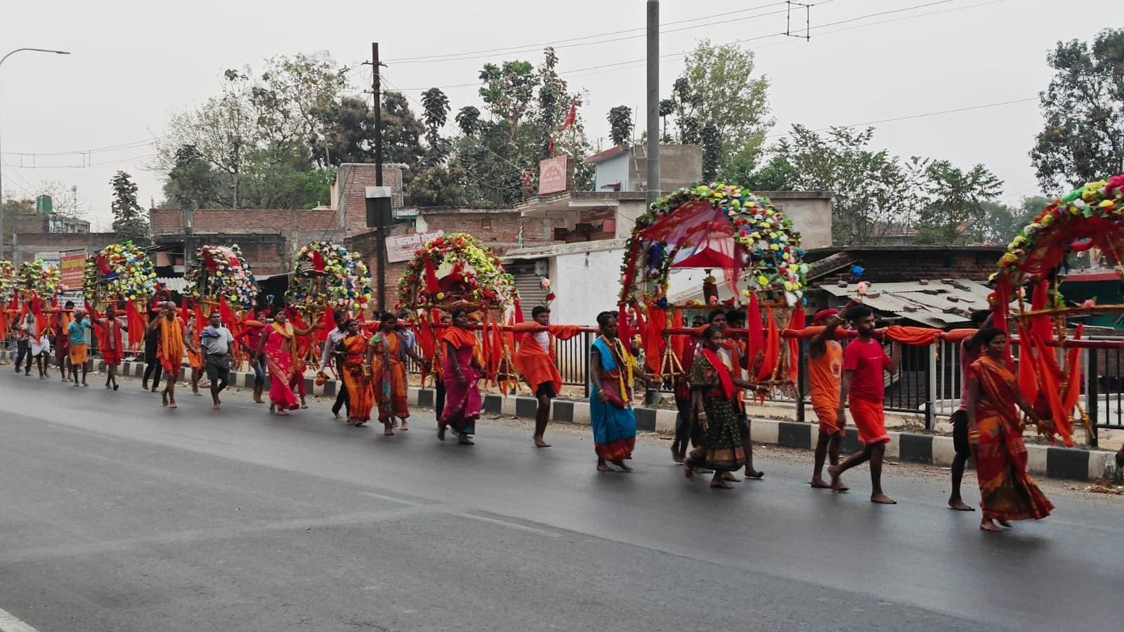 भागलपुर से 221 का फीट कांवर लेकर बासुकिनाथ गये श्रद्धालु