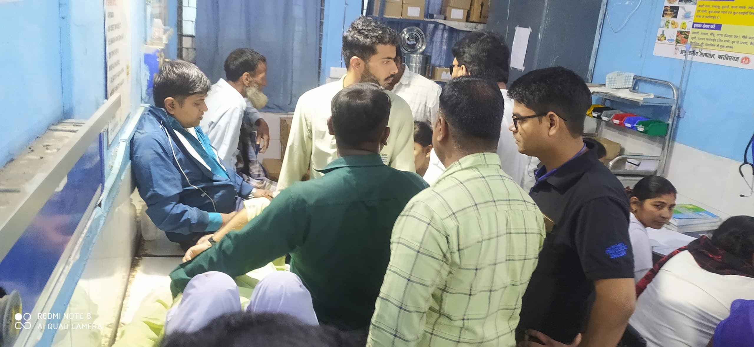 हाइवा की टक्कर से बाइक सवार पिता-पुत्र घायल