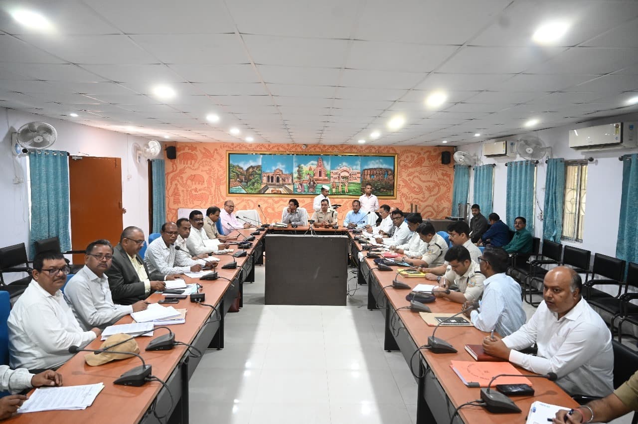 त्योहार के दौरान सुरक्षा के किये जायें पुख्ता इंतजाम : डीसी