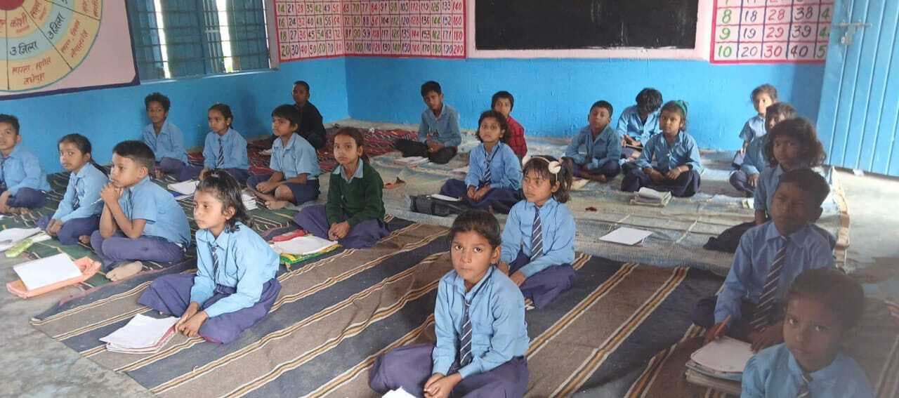 प्रारंभिक विद्यालयों में शांतिपूर्ण माहौल में चल रही वार्षिक परीक्षा