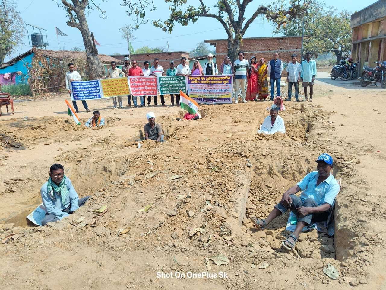 किसानों का जमीन समाधि सत्याग्रह जारी