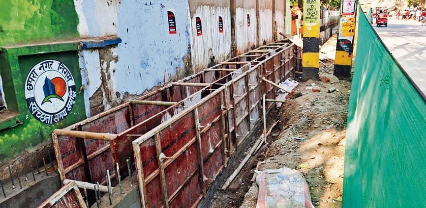 saran news : सदर अस्पताल परिसर में 15 वर्षों बाद नाले का निर्माण कार्य शुरू, जलजमाव से मिलेगी मुक्ति