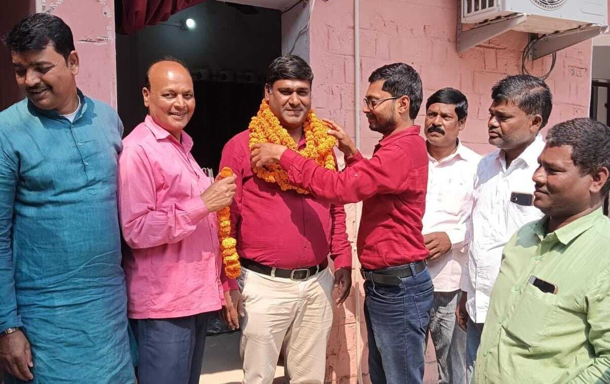 शिक्षकों ने प्रभारी बीईओ का किया स्वागत