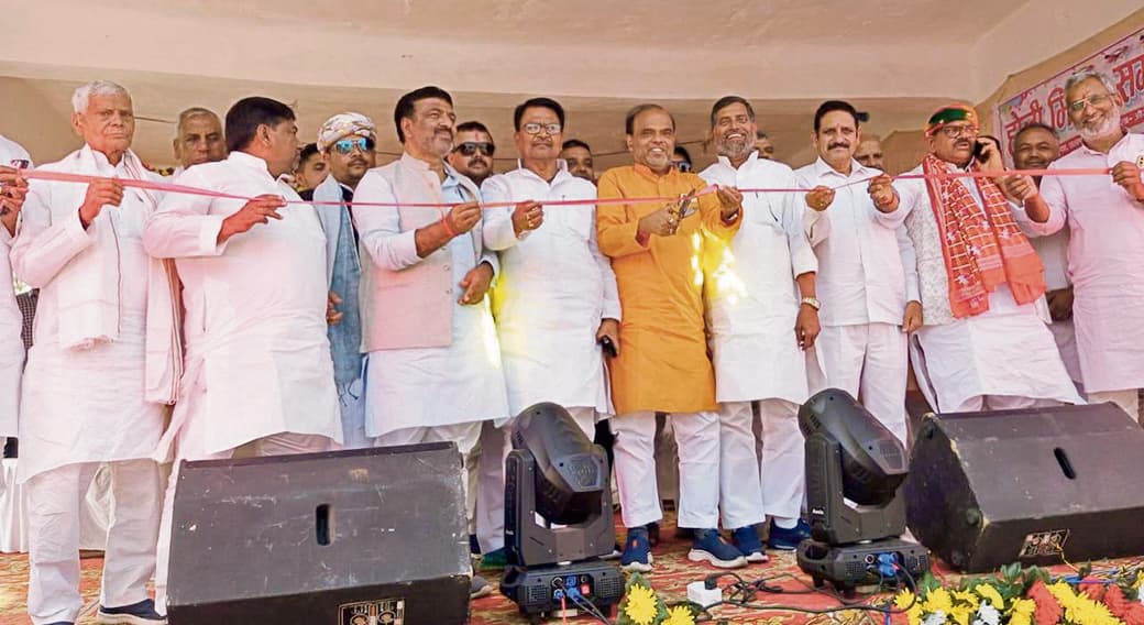 सिया निकली अवधवा की ओर…पर होली के रंग में रंगे श्रोता