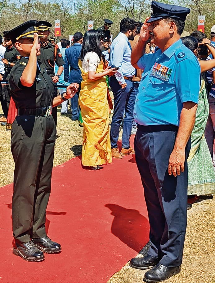 अंजलि प्रिया बनीं सेना में अफसर