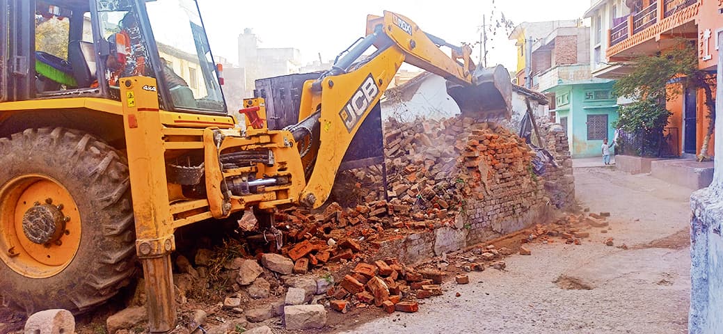 हाइस्कूल की भूमि से हटा कब्जा