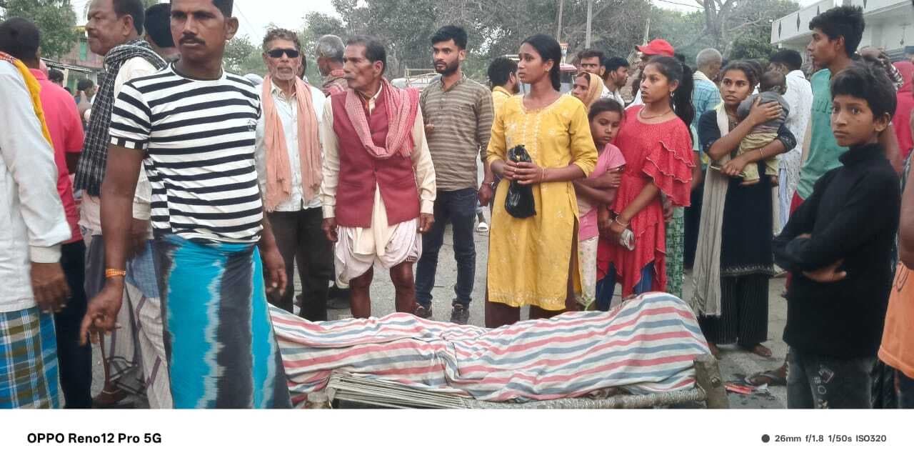 खगड़िया-गंगौर पथ पर अनियंत्रित ट्रक ने दो को रौंदा, एक की मौत