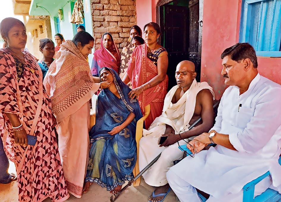 पेरहाप में अज्ञात वाहन ने बाइक सवार दो दोस्तों को मारी टक्कर, एक की मौत