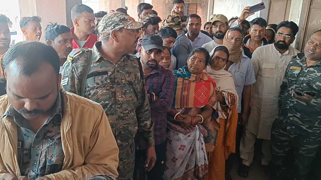 Giridih News: किसगो के विद्यालय में मिला महिला का शव, गांव के एक व्यक्ति पर हत्या का आरोप