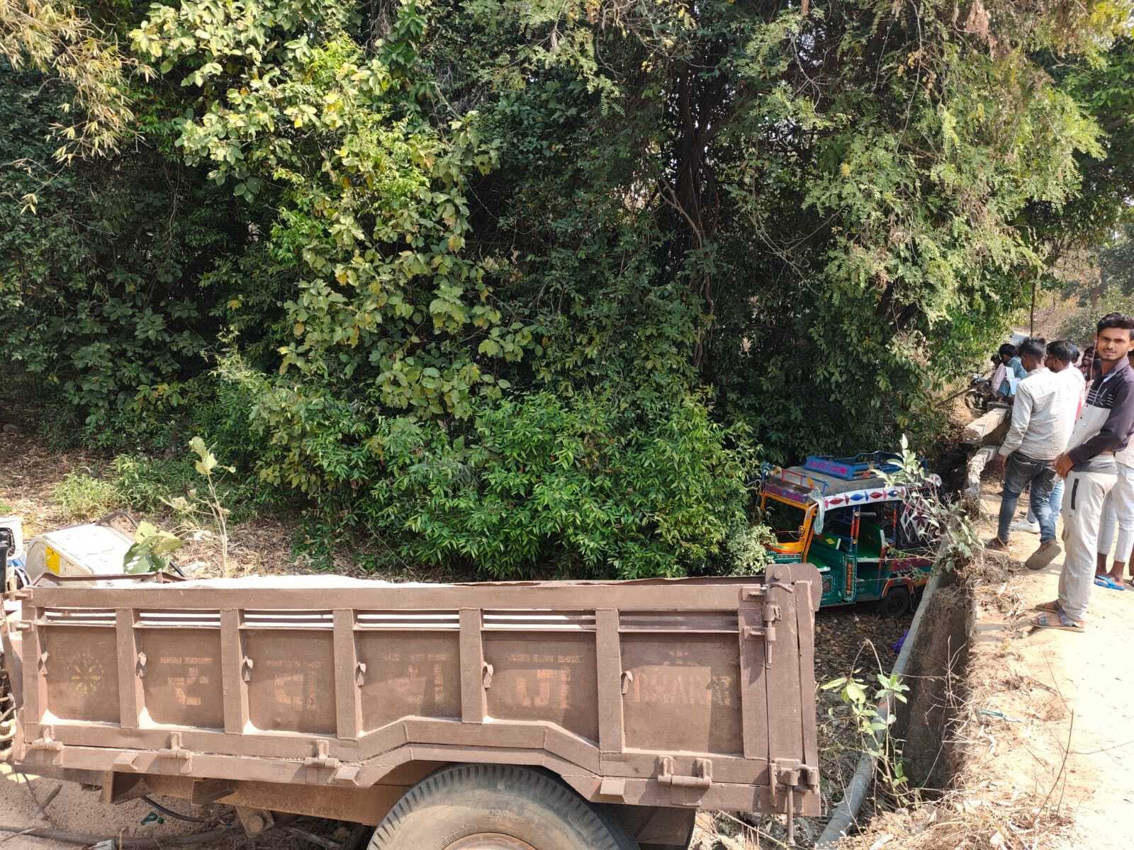 Giridih News: बालू लदे ट्रैक्टर व टेंपों में टक्कर, सात गंभीर