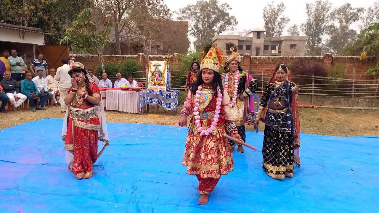 Giridih News :मोदी सेवा ट्रस्ट का होली मिलन समारोह