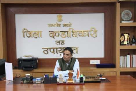 सभी बीडीओ, बीइइओ, बीपीओ व हेडमास्टरों के वेतन भुगतान पर रोक