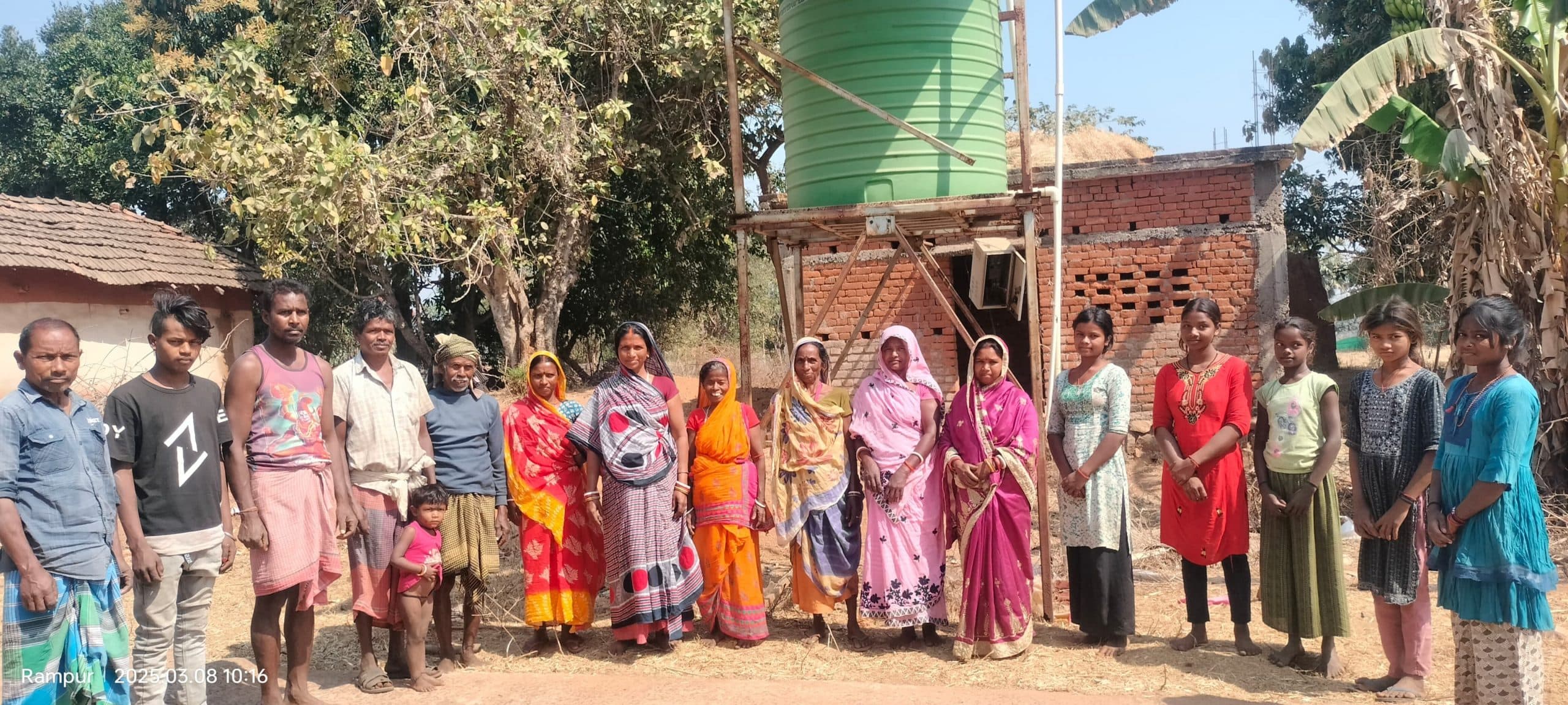 छह में तीन चापानल खराब, जलमीनार पड़ी है बेकार