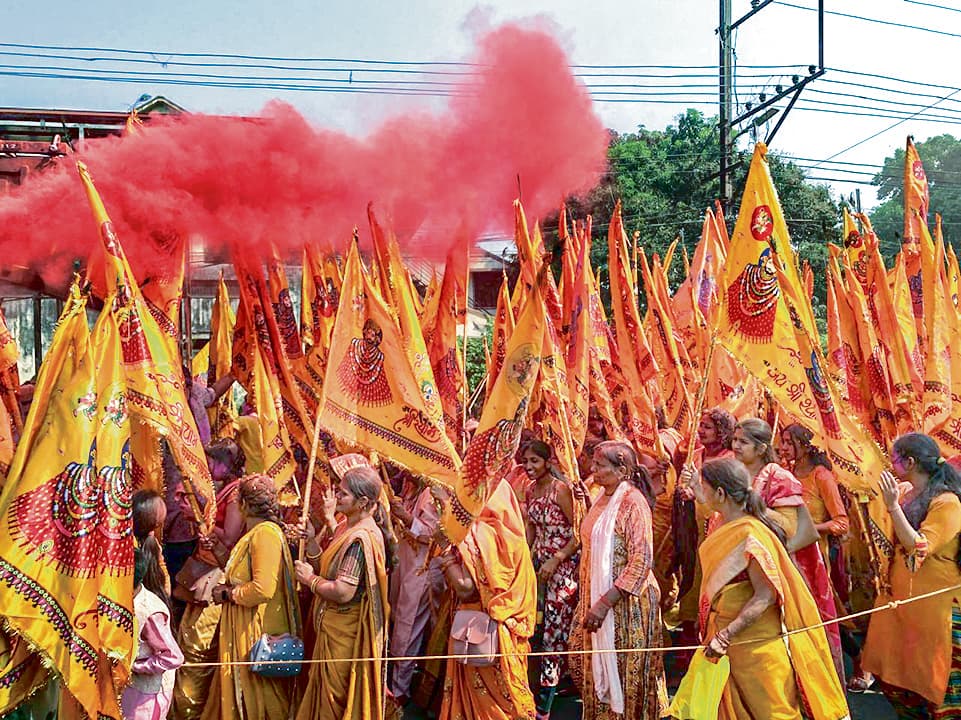 Rourkela News: ढोल-नगाड़ा की धुन पर झूमे श्रद्धालु, बाबा को अर्पित किया छप्पन भोग