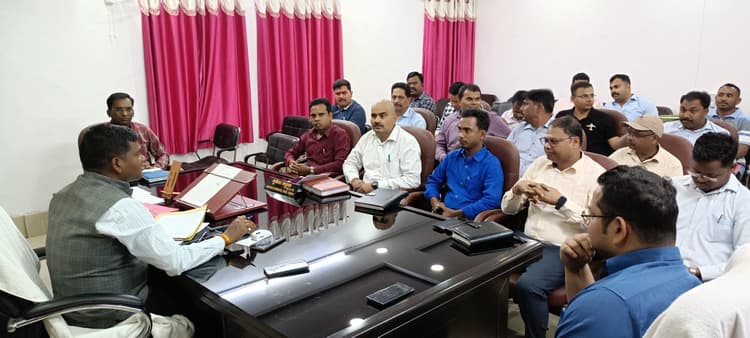 Bokaro News : संवेदनशील और अतिसंवेदनशील क्षेत्रों में गश्त बढ़ाने का निर्देश